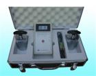 斯萊德Dr.Schneider pc SL-030B數(shù)顯重錘式表面電阻測(cè)試儀是通過(guò)測(cè)量防靜電產(chǎn)品的電阻，從而檢測(cè)防靜電產(chǎn)品的防靜電能力，SL-030B數(shù)顯重錘式表面電阻測(cè)試儀遵循ASTM標(biāo)準(zhǔn)D-257測(cè)試方法，測(cè)試時(shí)只需把兩個(gè)重錘放置在需要測(cè)量的物體表面及按下紅色的按鍵，儀器上會(huì)顯示出所測(cè)物的表面電阻值。